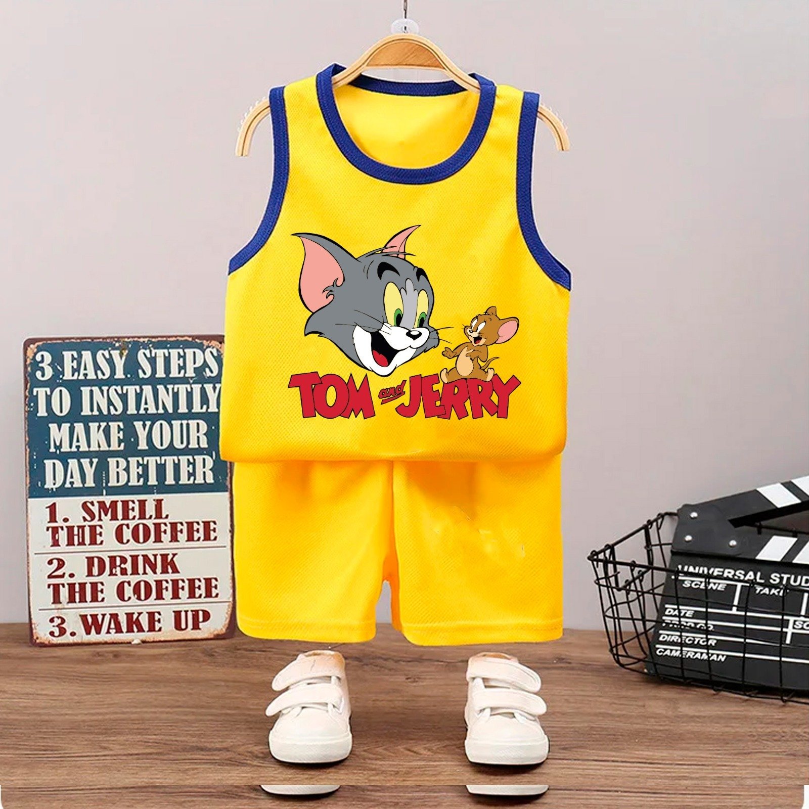 বাচ্চাদের টম এন্ড জেরি প্রিন্টেড সামার সেট (টি-শার্ট + শর্টস + জুতা সহ) – হলুদ